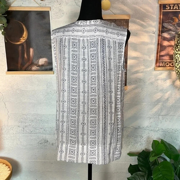 St. johns bay blue and white tank top size large - Picture 3 of 9